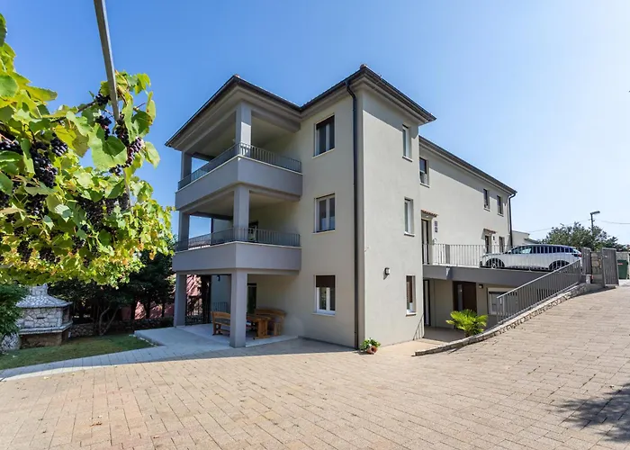 Apartamento With Parking Spaces Baska, Krk - 19529 Baška